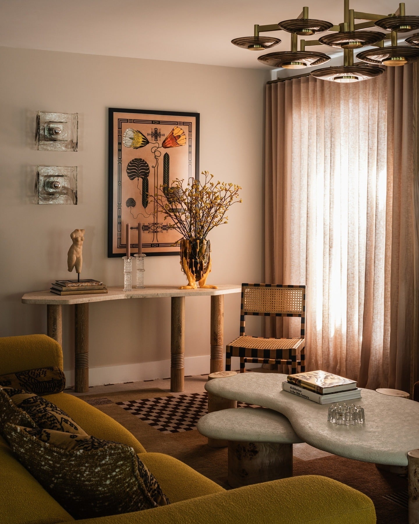13 Brown and Gold Living Room Ideas for Timeless Charm – CreativeBooster