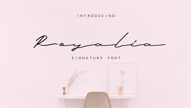 Free Royalia Font