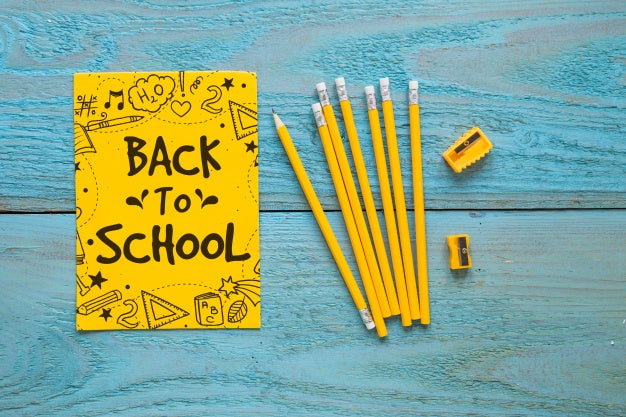 Free Back To School Composition With Paper Cover Psd