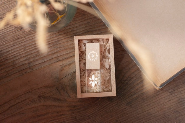 Free Beautiful Accessories Mockup In Real Context Psd