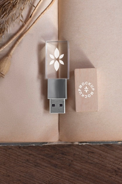 Free Beautiful Accessories Mockup In Real Context Psd