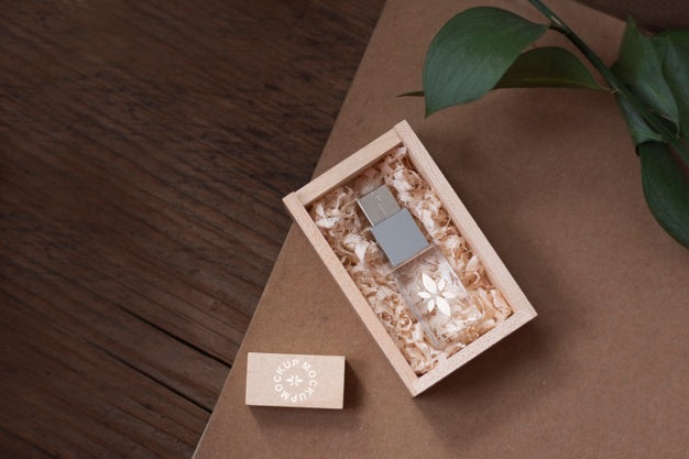 Free Beautiful Accessories Mockup In Real Context Psd