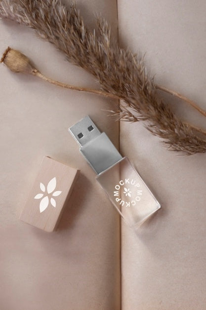 Free Beautiful Accessories Mockup In Real Context Psd