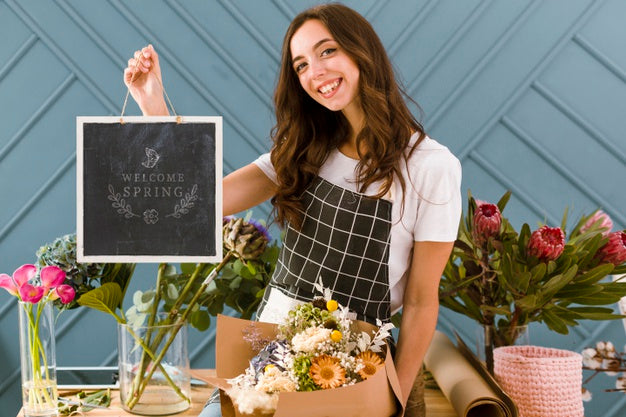 Free Beautiful Woman Holding Sign With Mock-Up Psd