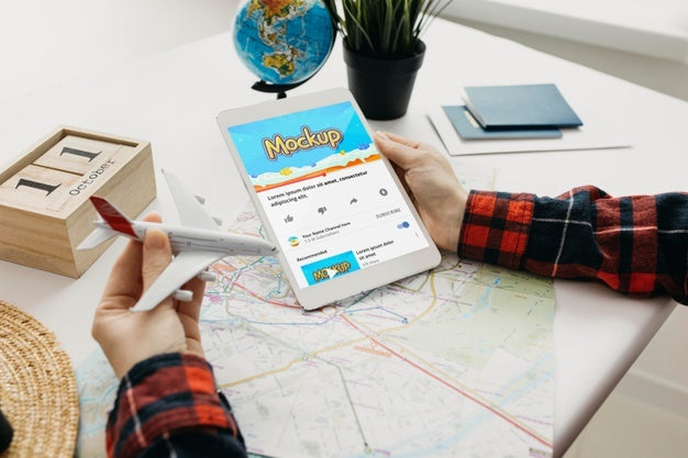 Free Blogger Streaming At Home With Device Mockup Psd