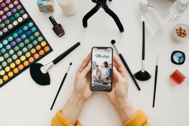 Free Blogger Streaming At Home With Device Mockup Psd