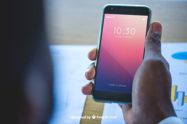 Free Businessman Looking At Smartphone Psd