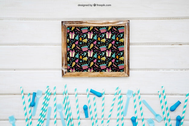 Free Celebration Decoration With Slate On Wooden Surface Psd