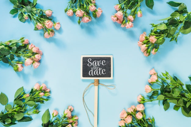 Free Chalkboard Mockup With Floral Decoration Psd