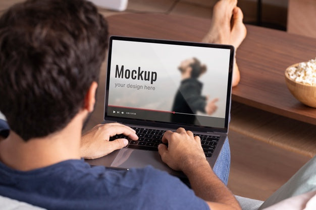 Free Close Up Man Typing On Laptop Psd