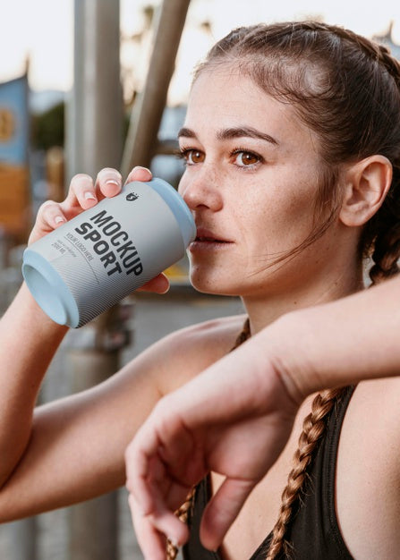 Free Close Up Woman Holding Can Psd