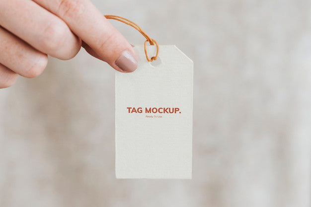 Free Closeup Of Gift Tag Mockup Psd