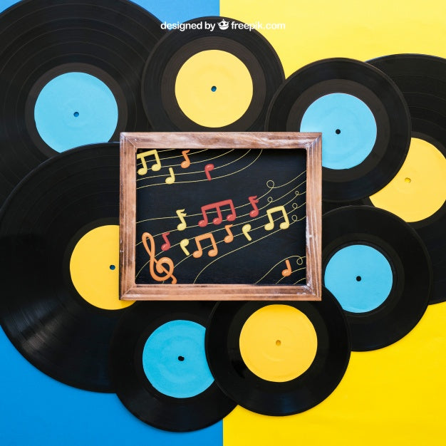 Free Decorative Vinyl Mockup With Slate Psd