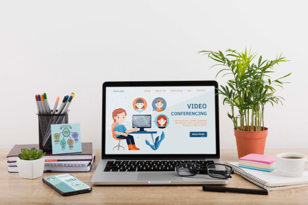 Free Digital Marketing Mockup With Laptop Psd