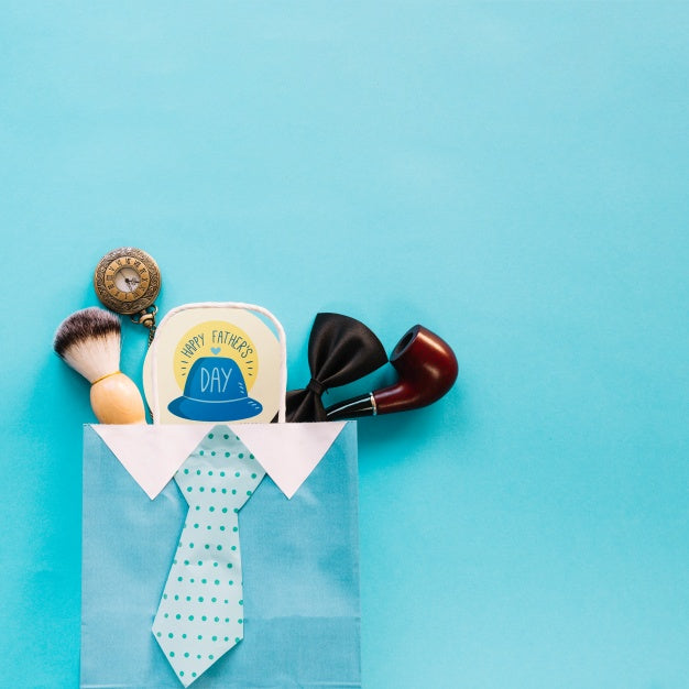 Free Fathers Day Mockup With Round Label In Bag Psd