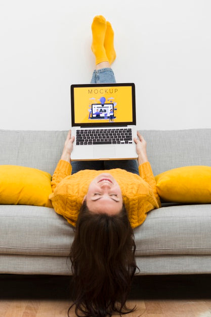 Free Female On Couch Working On Laptop Psd