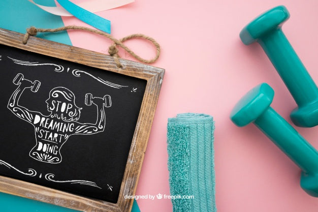 Free Fitness Mockup With Dumbbells And Slate Psd