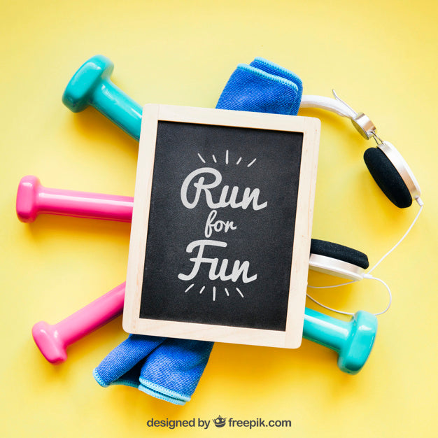 Free Fitness Mockup With Slate On Dumbbells Psd