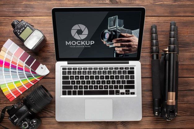 Free Flat Lay Of Photographer Wooden Workspace With Laptop Psd