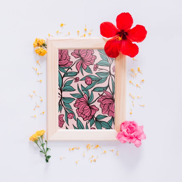 Free Frame Mockup With Floral Decoration Psd