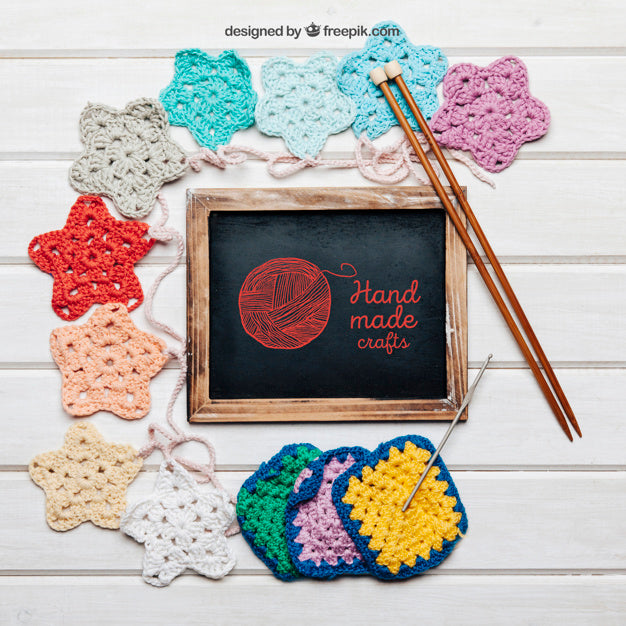 Free Knitting Mockup With Slate And Sticks Psd