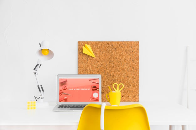 Free Laptop With Mockup Screen In Clean And Tidy Workspace. Education Theme Psd