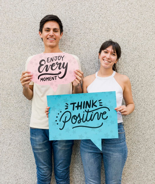 Free Man And Woman Posing While Smiley Psd