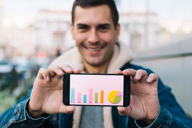 Free Man Presenting Smartphone Mockup Psd