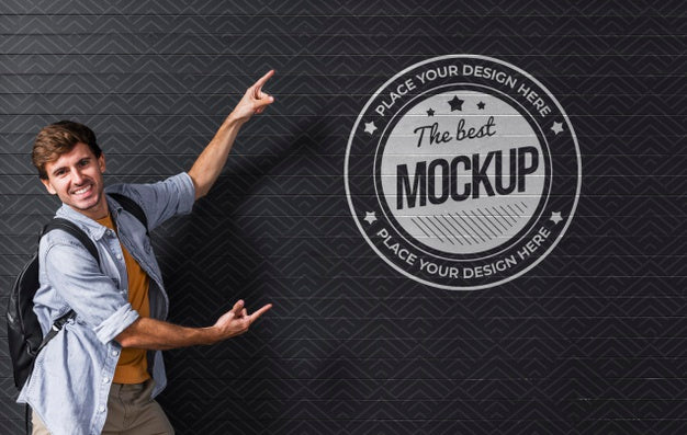 Free Medium Shot Smiley Man Posing Psd