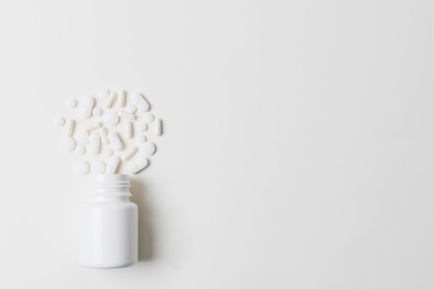 Free Minimalist Bottle Of Pills Copy Space Mock-Up Psd