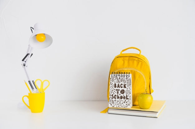 Free Notepad Mockup With Back To School Concept Psd