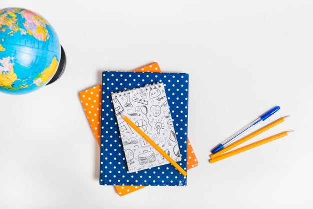 Free Notepad Mockup With Back To School Concept Psd