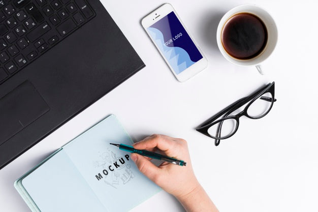 Free Office With Modern Devices Concept Mock-Up Psd