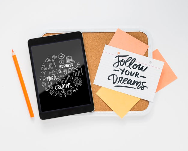 Free Positive Message On Sticky Notes On Desk Psd