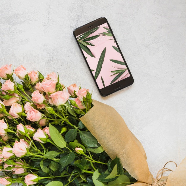 Free Smartphone Mockup With Floral Decoration Psd