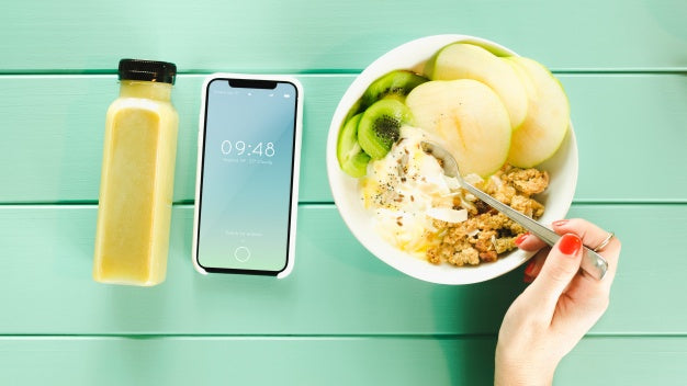 Free Smartphone Mockup With Healthy Food Psd