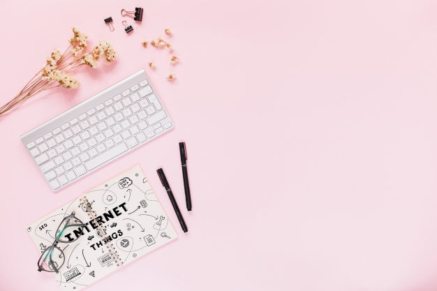 Free Social Media And Internet Mockup With Booklet Or Cover Psd