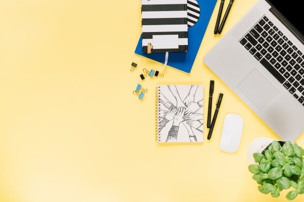 Free Social Media And Internet Mockup With Booklet Or Cover Psd