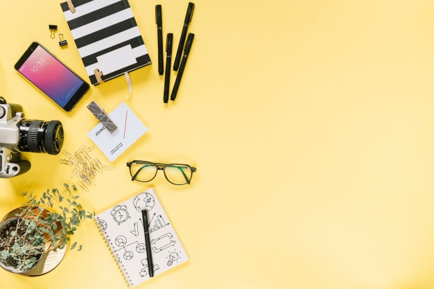 Free Social Media And Internet Mockup With Booklet Or Cover Psd