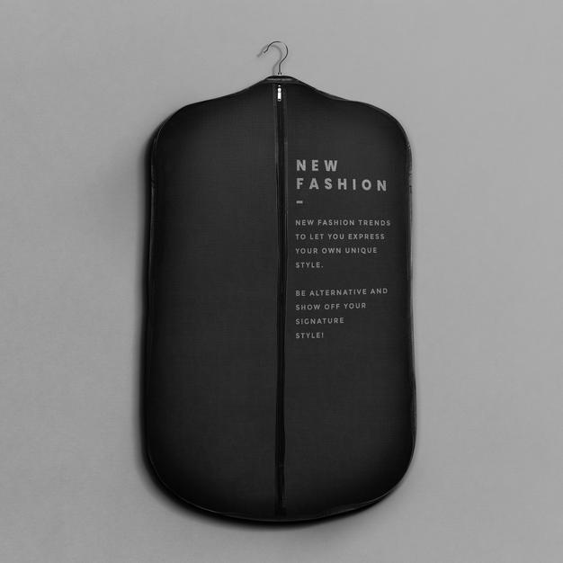 Free Suit Cover Bag Mockup In Black Color Psd