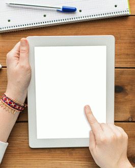 Free Tablet In Women Hand Mockup