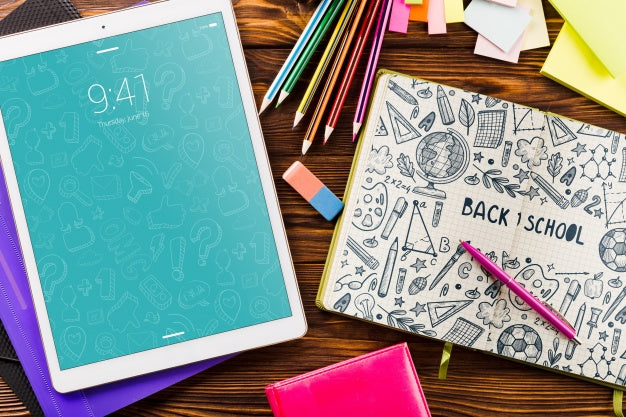 Free Tablet Mockup With Back To School Concept Psd