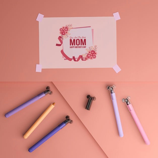 Free Top View Mother'S Day Card And Markers With Mock-Up Psd