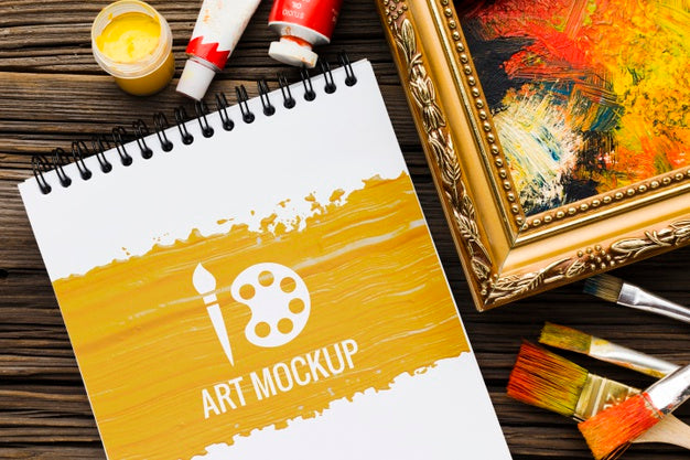 Free Top View Notebook On Wooden Background Psd