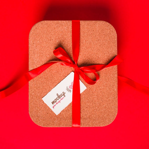 Free Top View Present With Ribbon And Tag Psd