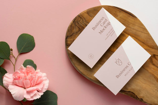 Free Top View Stationery On Wood With Flowers Psd