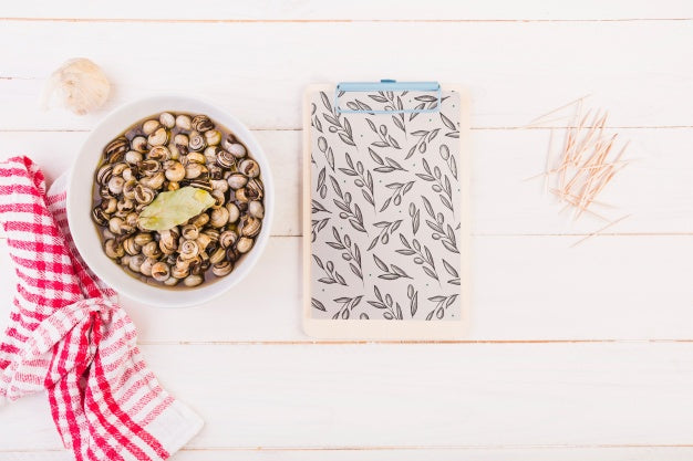 Free Traditional Spanish Food Mockup With Clipboard Psd