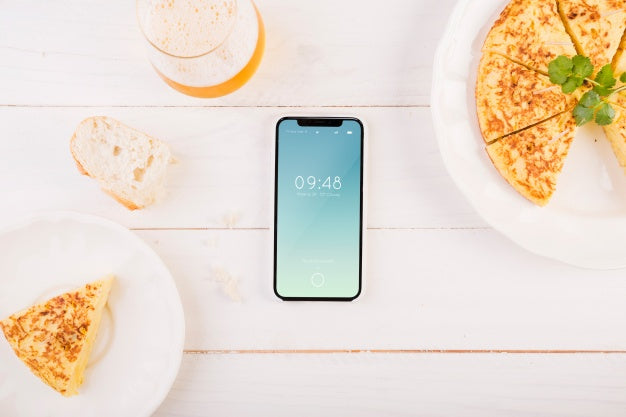 Free Traditional Spanish Food Mockup With Smartphone Psd