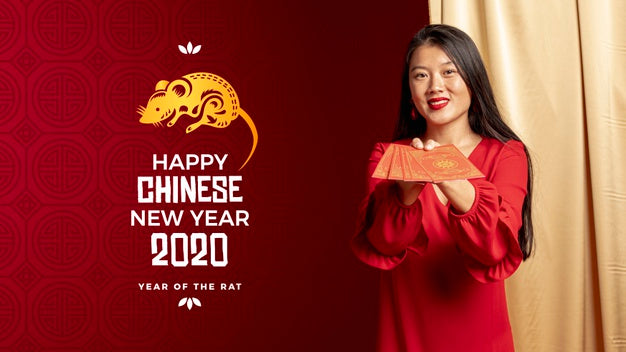 Free Woman Holding Greeting Cards For New Year Psd