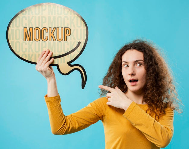 Free Woman Pointing At Chat Bubble Psd